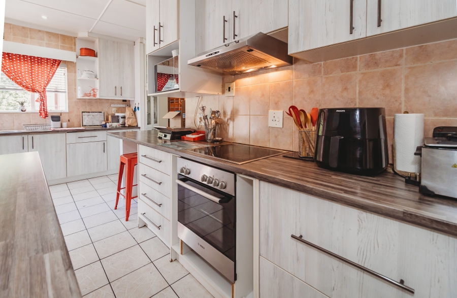 4 Bedroom Property for Sale in Bodorp Western Cape